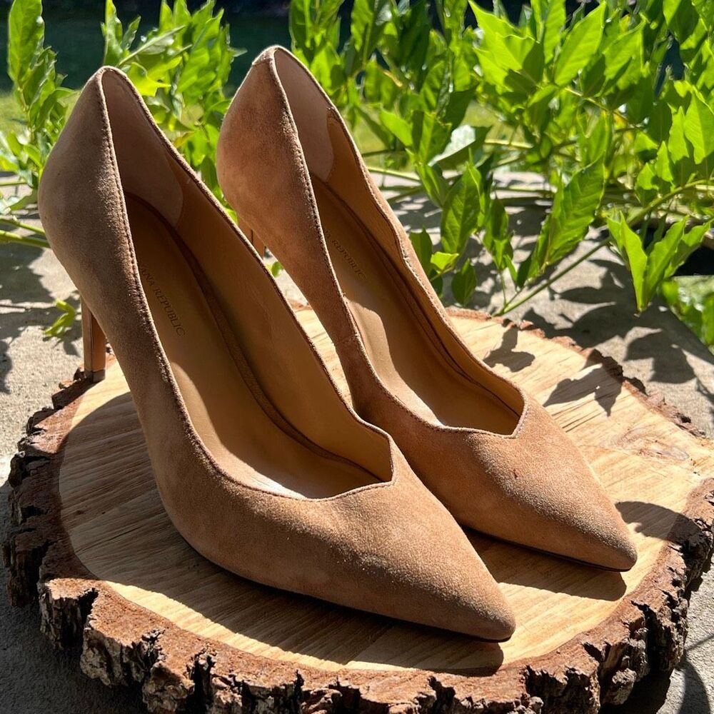 Banana Republic Madison Suede Pumps in Camel Size 10